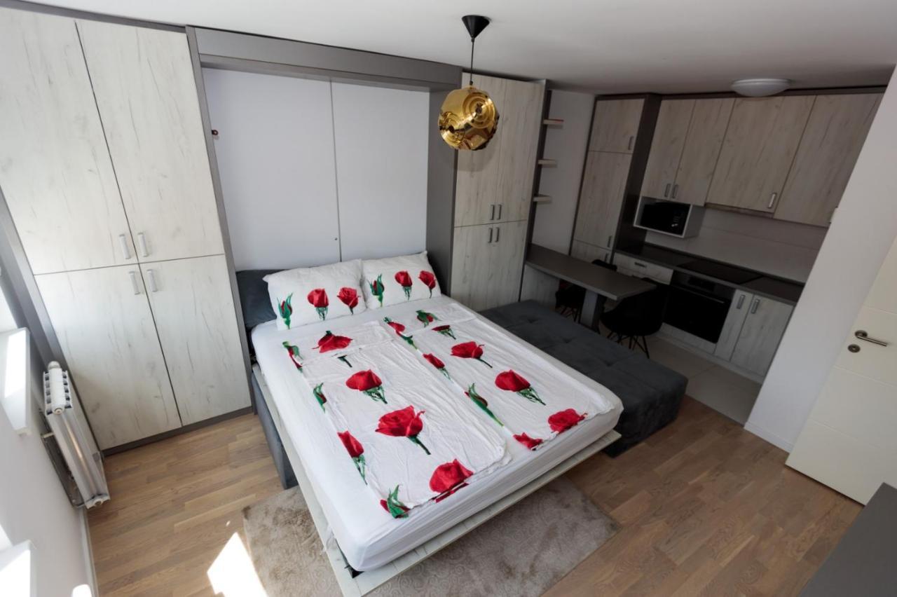 Apartman Skver Tuzla Eksteriør billede