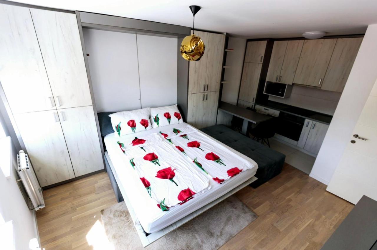 Apartman Skver Tuzla Eksteriør billede